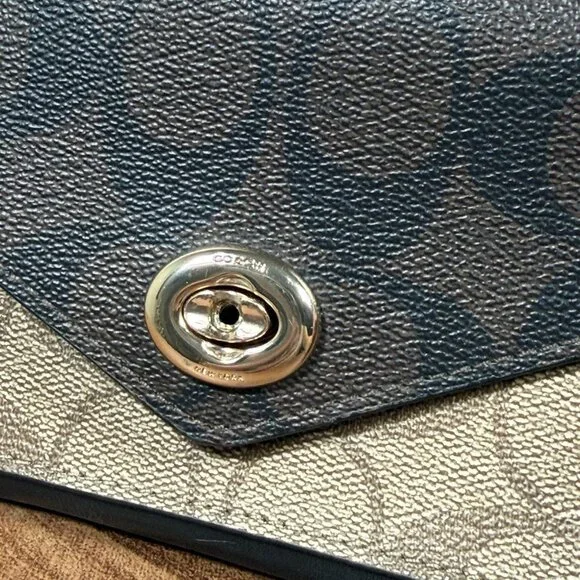 Coach Signature Chain Wallet - Picture 5 of 5